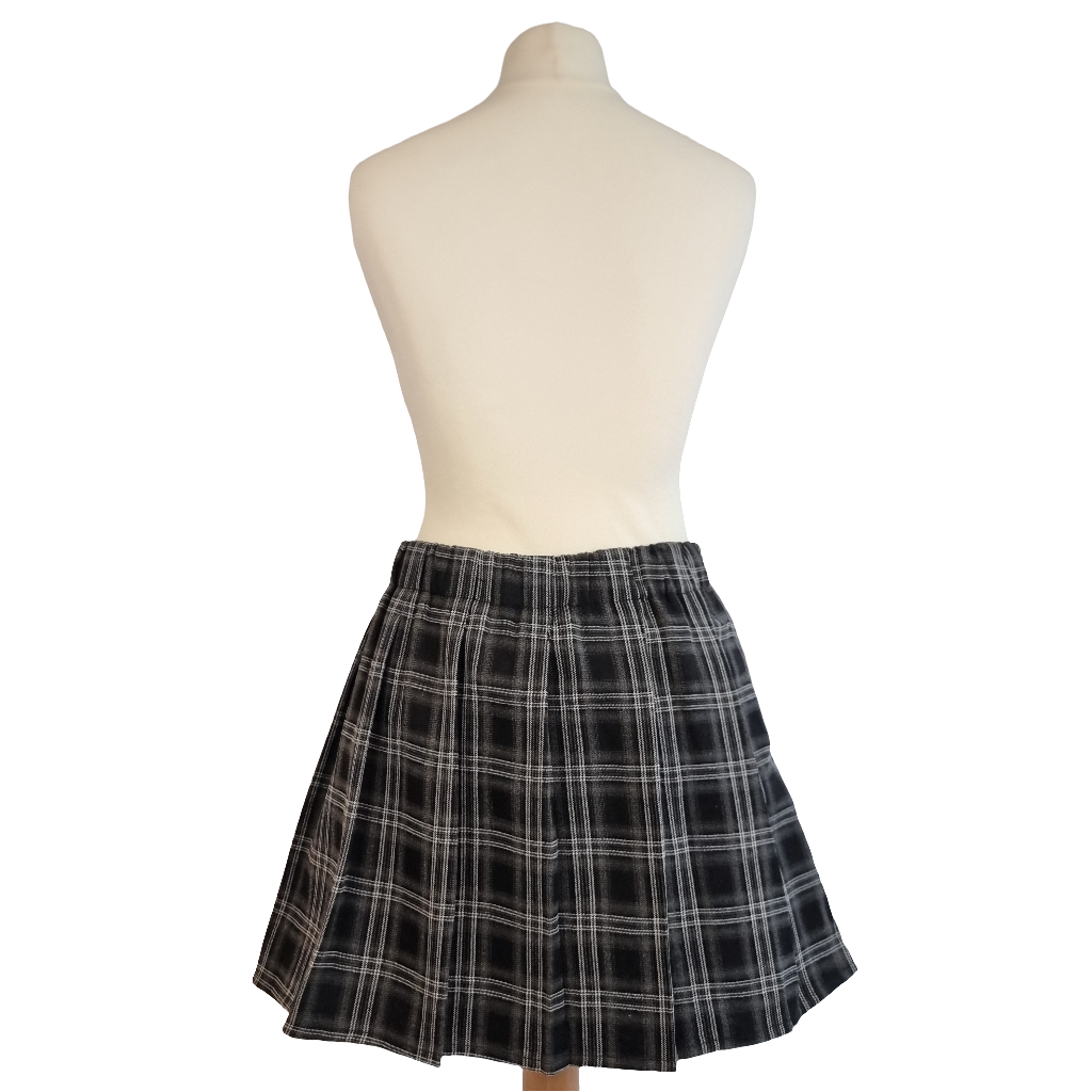 Black and Gray Plaid Pleated Mini Skirt with Belt